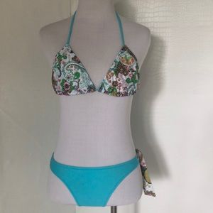 EMBROIDERED BLUE BIKINI.
